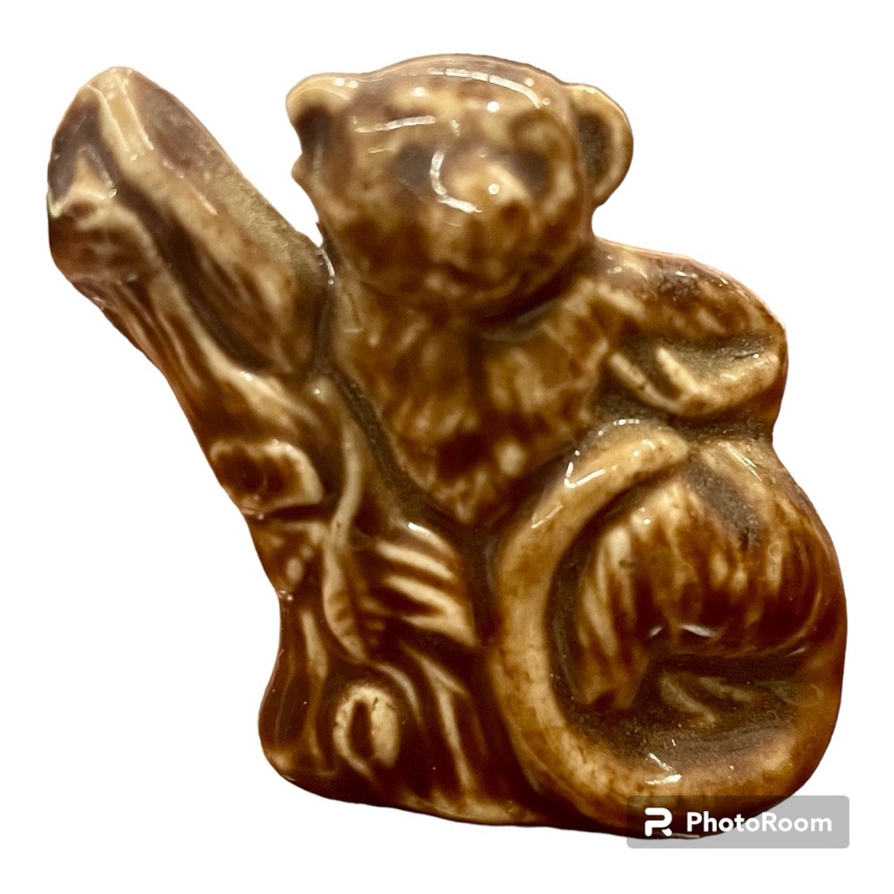 WADE figurine - promotion w/ Red Rose Tea - porcelain LANGUR monkey from England